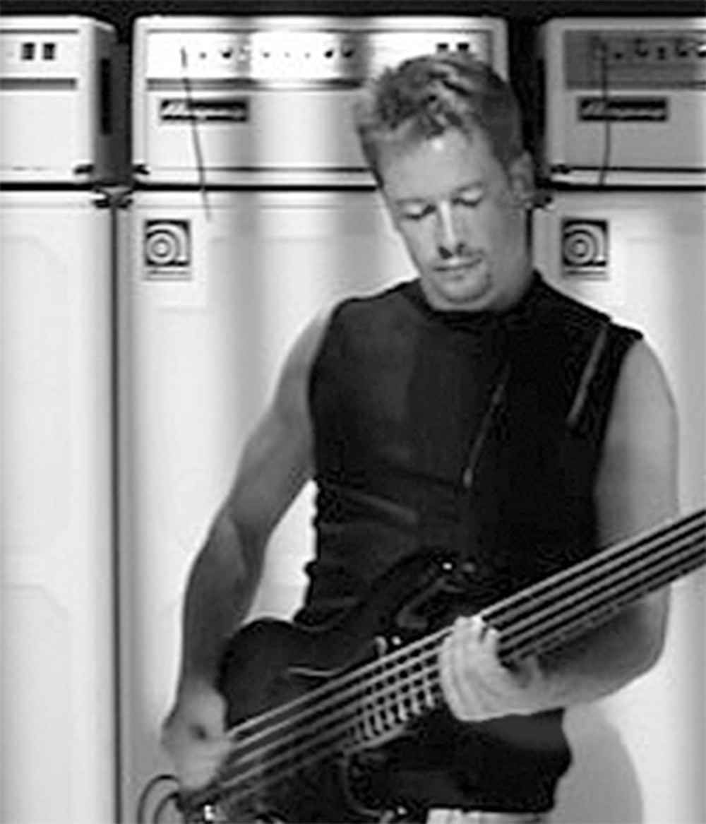 Conrad Korsch playing bass