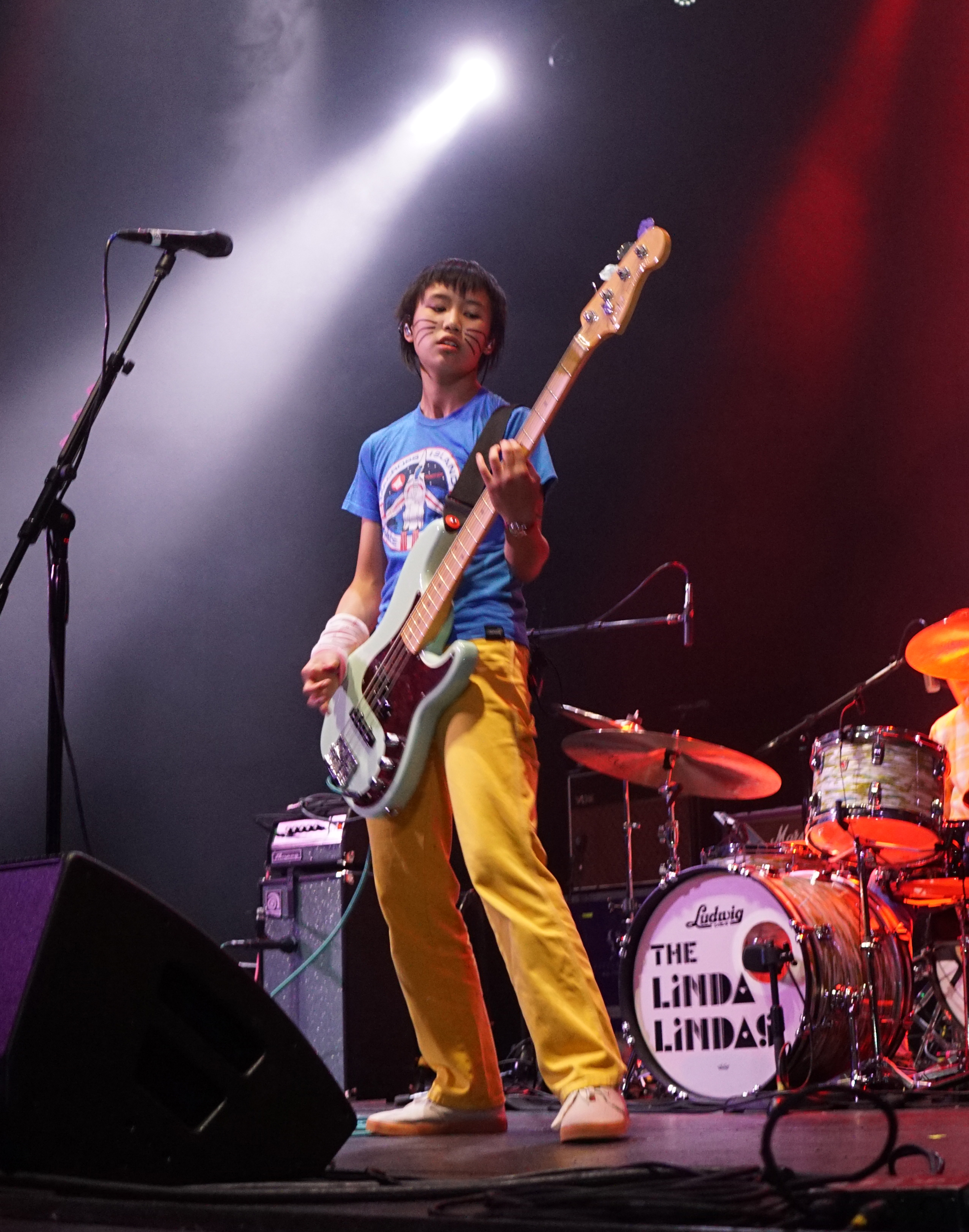 Eloise Wong playing bass on stage