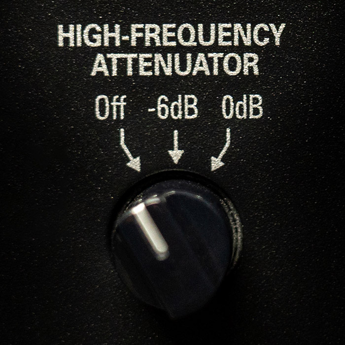 High-Frequency Horn Level Control/Attenuator three position switch (Off, -6dB, and 0dB)